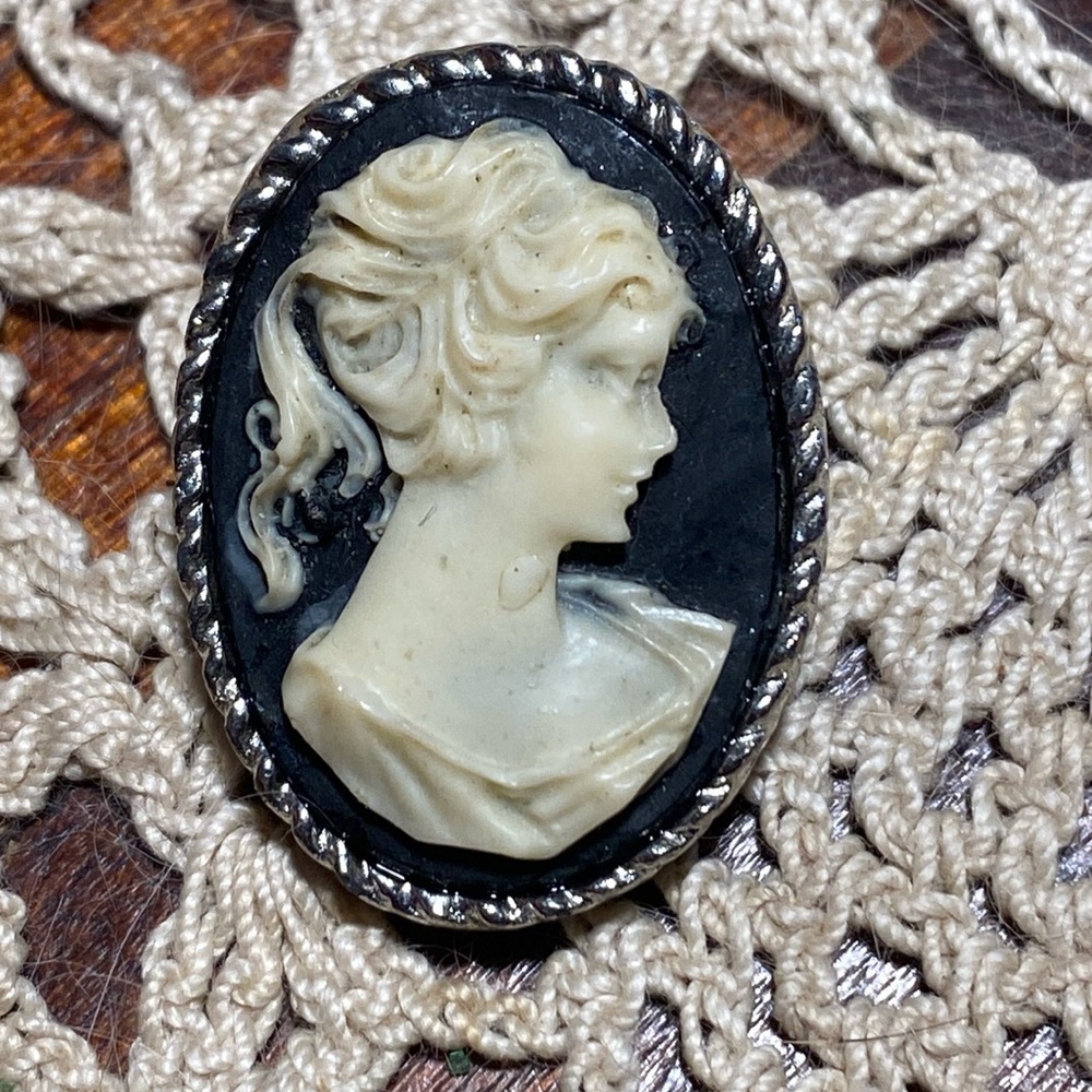 Vintage Silver and Cream Oval Cameo Brooch with Carved Profile